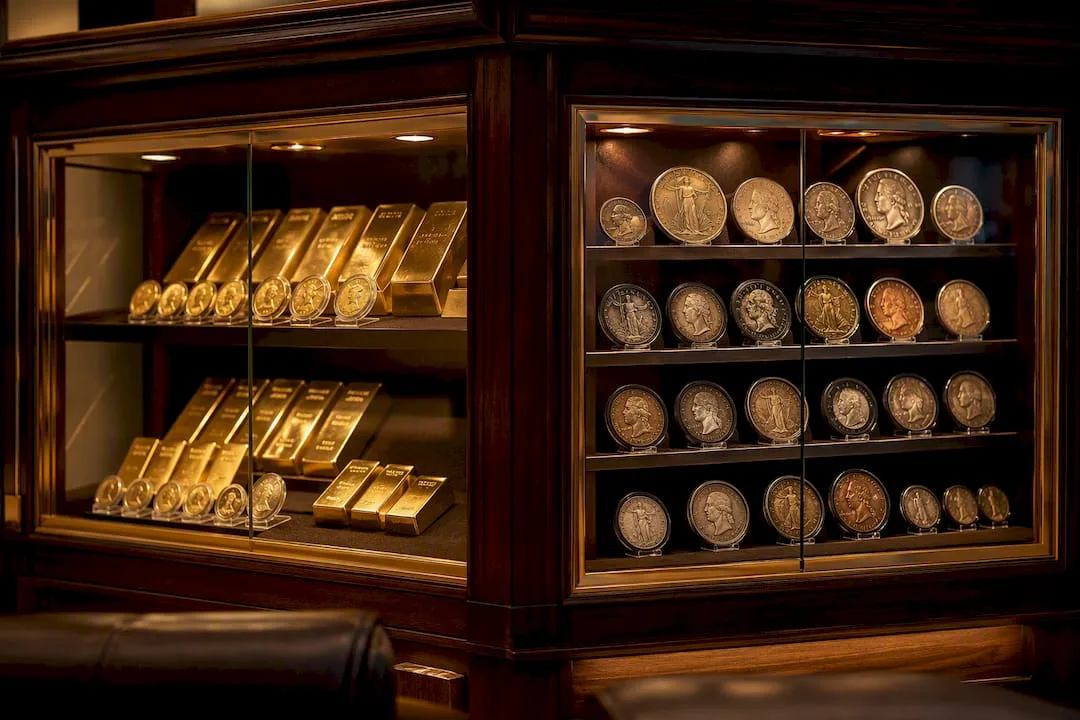 Display contrasting bullion and collectible gold coins
